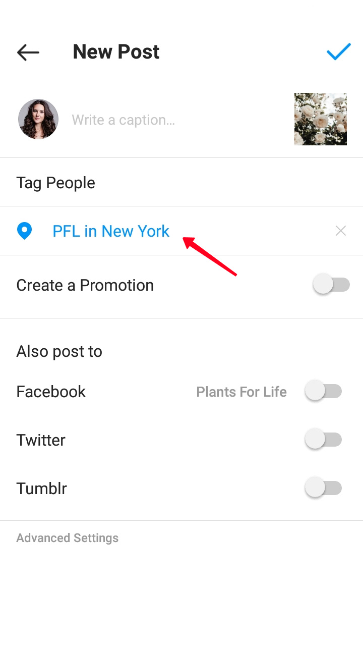 Ubicación personalizada destacada creada en Facebook en el menú de publicaciones de Instagram
