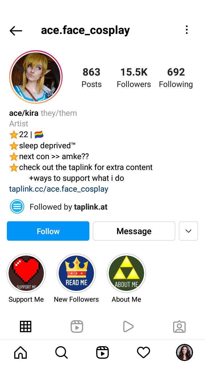 Instagram profile picture in which a girl looks to a side