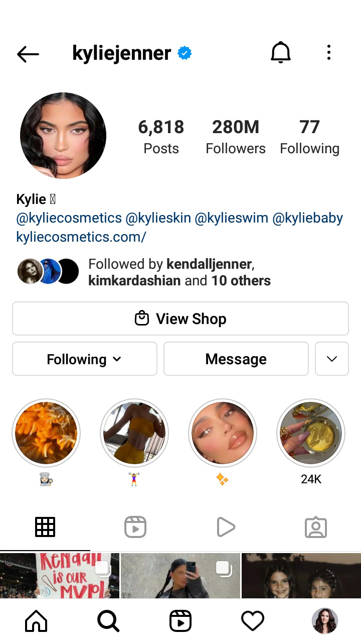 Portrait photo uploaded as the Instagram profile picture
