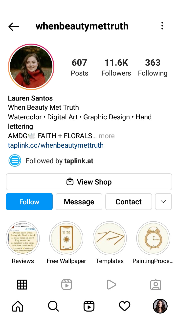 Instagram profile picture with a smiling woman