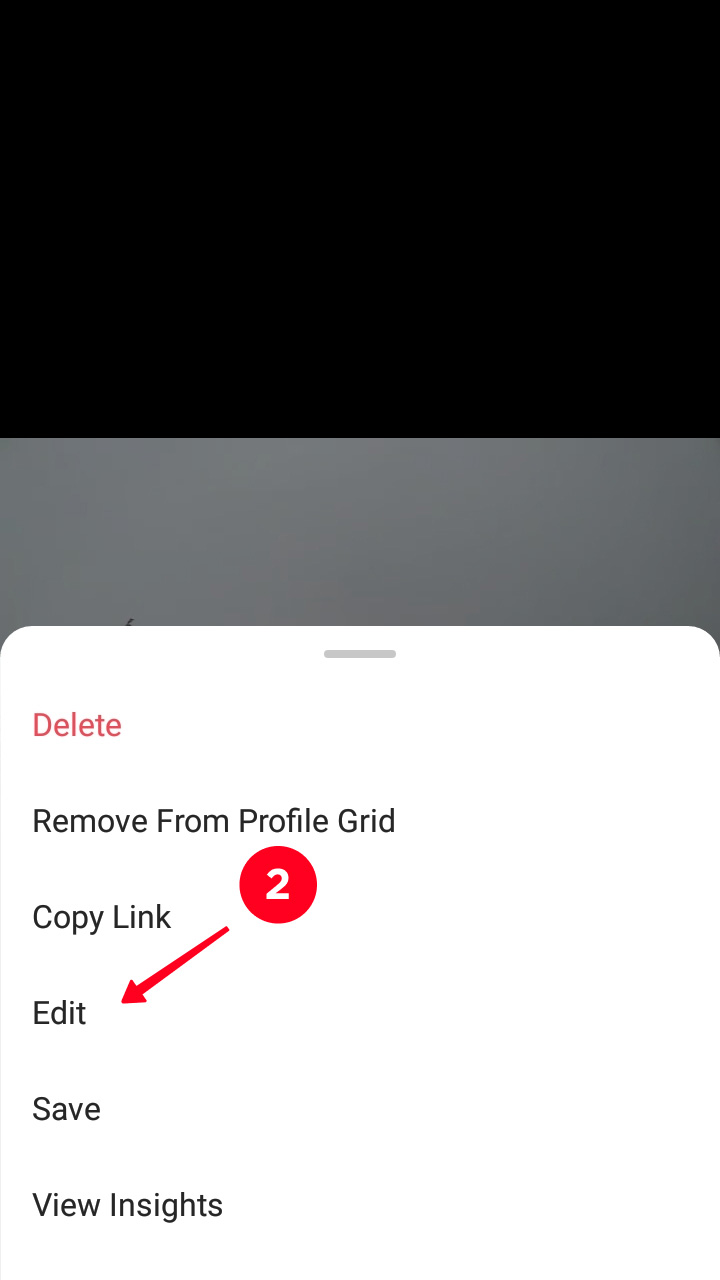 Scegliere Modifica nel menu del post IGTV