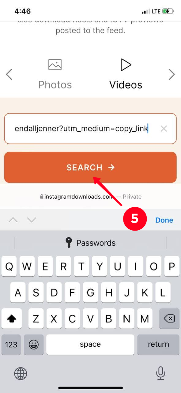 Tapping the Search button on the InstagramDownloads site on a smartphone