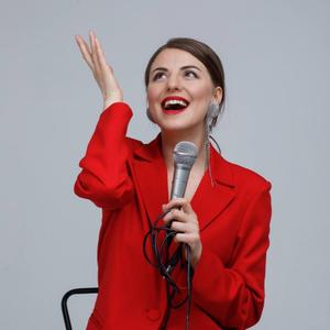 Daniela Backstage At Taplink