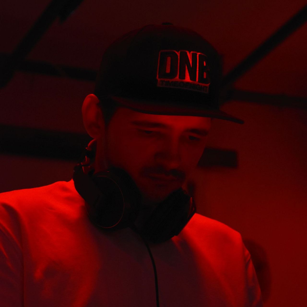 tija_dnb