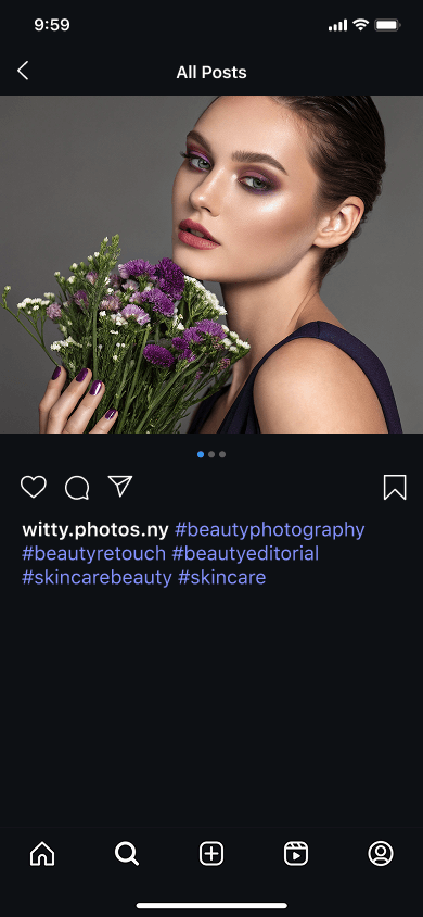 Postingan Instagram yang menampilkan seorang wanita muda dengan bunga dan tagar fotografi kecantikan