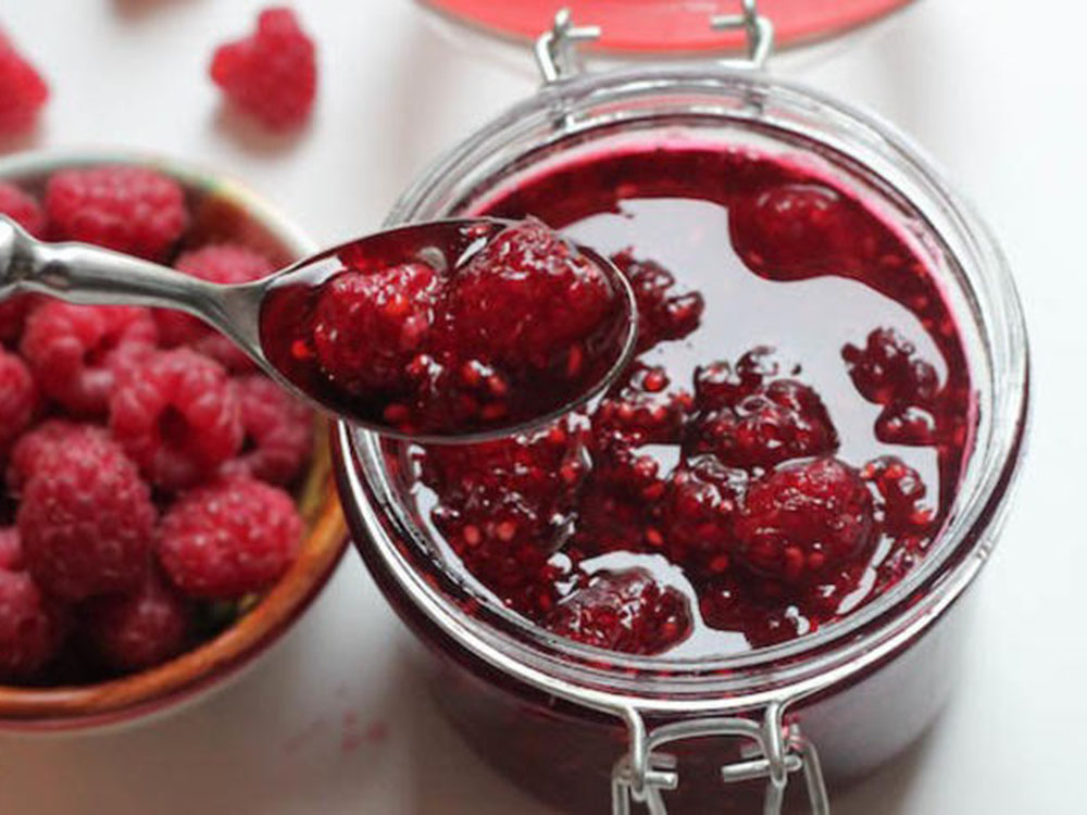 малиновое варенье с цельными ягодами. варенье из малины. малина начинка. конфитюр малина термостабильный. пирог с малиной.