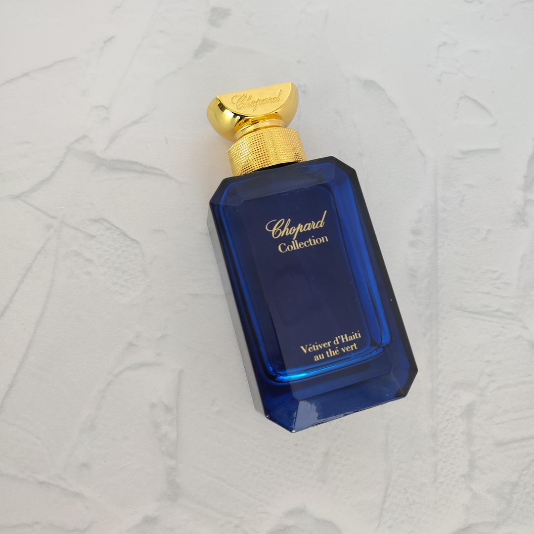 Chopard vetiver d haiti au. Chopard Vetiver d'Haiti. Chopard Vetiver d'Haiti au the Vert. Духи Chopard Vetiver d Haiti au. Chopard Vetiver d'Haiti au the Vert белый флакон.