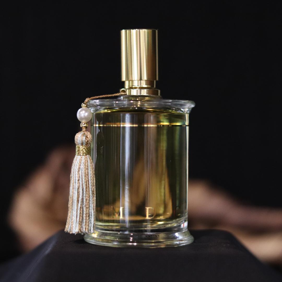 La belle helene. La belle helene. Mdci peche cardinal. Парфюмерная вода la belle le parfume. Peche cardinal mdci parfums.