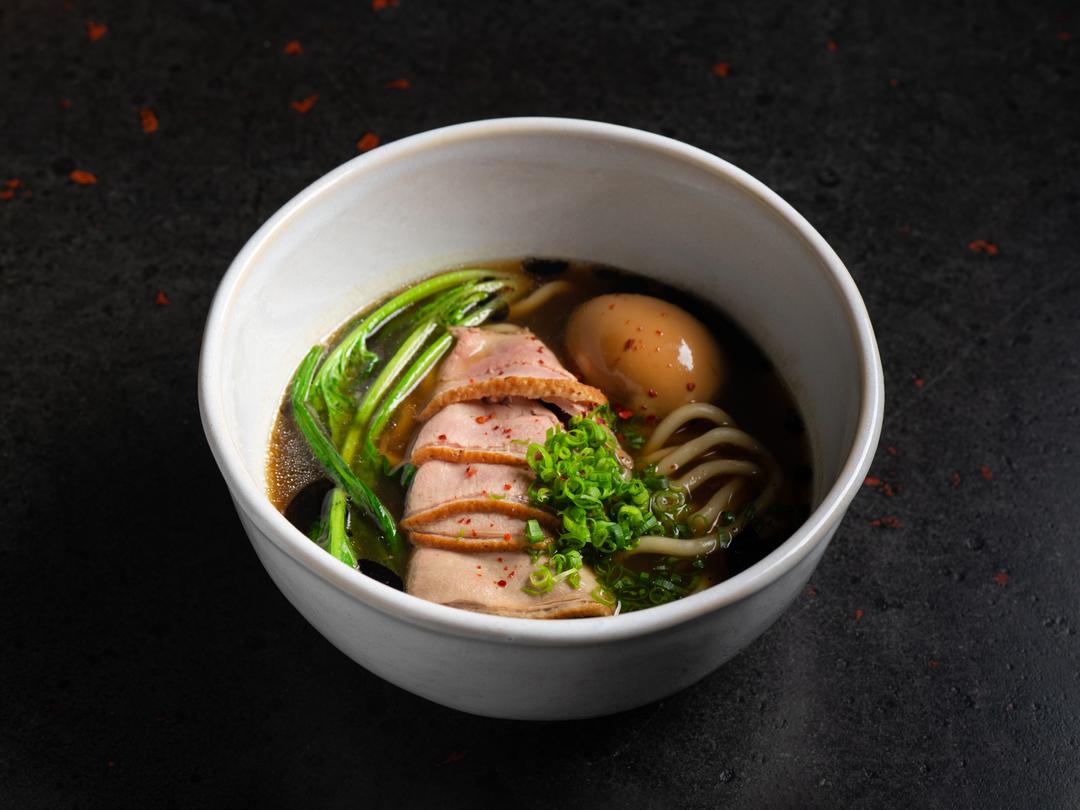 Рамен с уткой. Рамен с уткой меню. Рамен с хрустящим цыпленком. Оамён. Рамен с курицей.