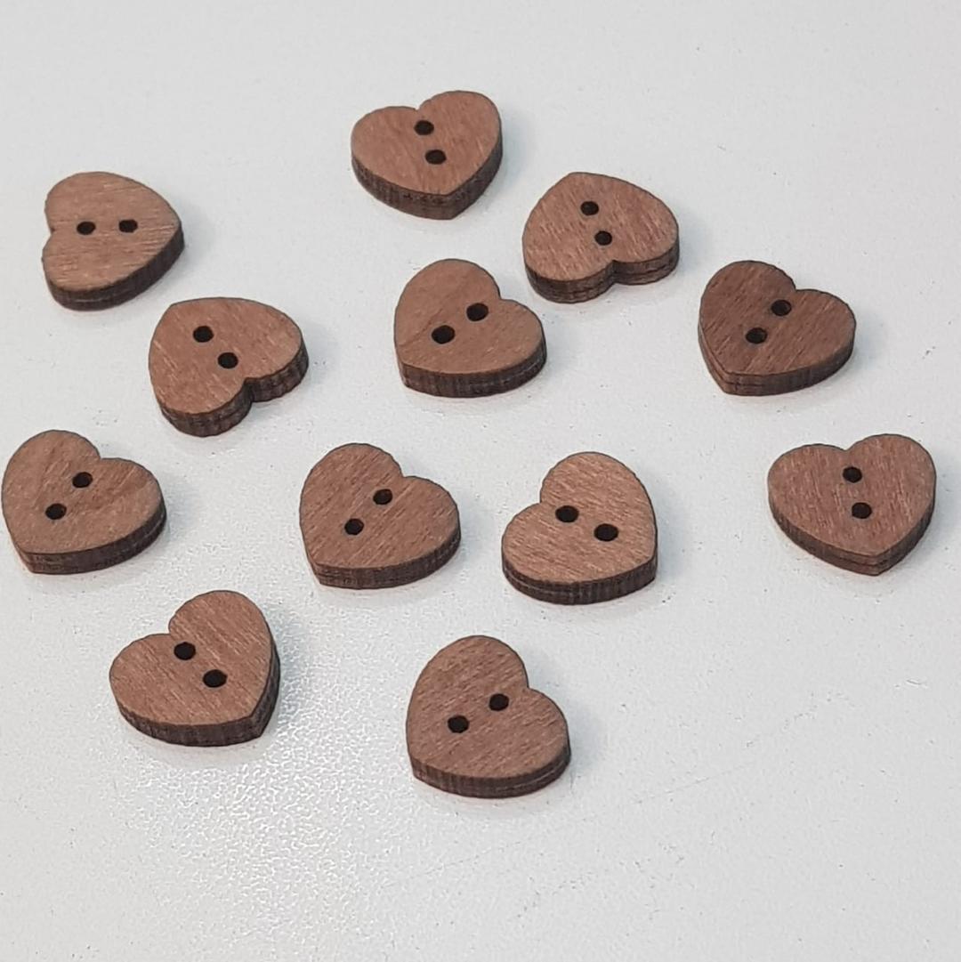 4409, пуговицы. красные пуговицы сердечки. пуговица сердце. пуговицы деревянные сердце. пуговицы сердечки.