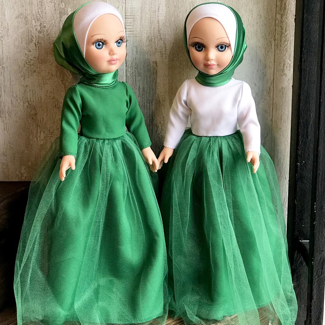 Кукла в зеленом платье