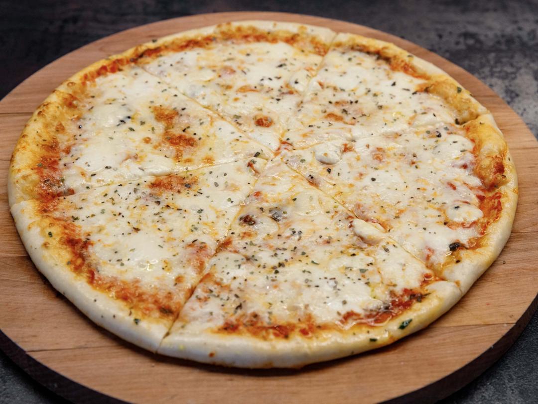 Пицца четыре сыра с дор блю. Четыре сыра вид сверху. Четыре сыра вид сверху. 2 пиццы 4 сыра. Четыре сыра.